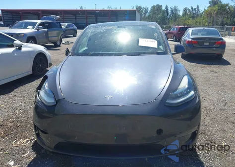 2021 Tesla Model Y Standard Range Rear-Wheel Drive z USA, uszkodzony, nr VIN 5YJYGDED2MF116454